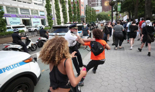 'Amerikan Bahar' protestolarn asl amac nedir?<br>    "Sizce Amerika'da balayan 'Amerikan Bahar' diye adlandrlan protestolarn asl amac nedir?" sorusunu yantlayan katlmclarn yzde 65,6's "Siyahi vatandalarn haklarn arad bir tepki" yantn verdi.