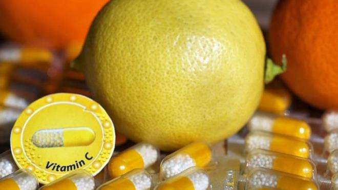 Yine antioksidan etkisi bulunan bir dier vitamin olan C vitaminini ise portakal, limon, greyfurt, ilek, domates ve tatl patatesten alabilirsiniz. Genel salnz iin tkettiiniz meyve ve sebzelerin farkl renkleri olmasna dikkat edin.