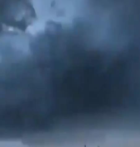 NASA TRKYE AIKLAMA YAPTI  <br>    Ankara semalarnda bulutlarn iinde beliren grntlerin kayna merak konusu oldu. Vatandalar neden byle bir eyle karlatklarn aratrrken beklenen aklama NASA Trkiye'den geldi. NASA, sz konusu grntlerin insan gznn gremeyecei imek atm olduunu belirtti.