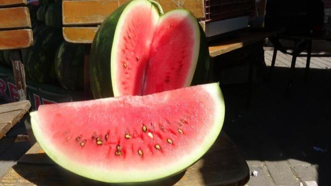 Ancak, piyasadaki karpuzlarn yzde 80&#8217;inin kabak kkne alama yaplarak retilmesi kalite ve tadn etkiledi.