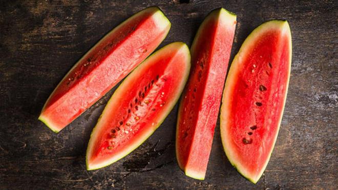 Byk karpuzun daha iyi olduu tam bir yanlg. Karpuz alrken asl dikkat etmeniz gereken konu arl olmal. Eer arsa iyidir, deilse muhtemelen ii oktan gemitir.