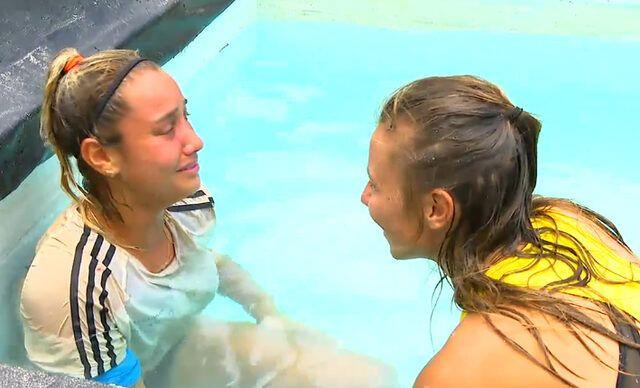 Survivor'da bu haftaki erzak oyununu krmz takm kazand. Krmz takm yarmaclar Cemal Can, Nisa, Bar ve Berkan dl olarak mangalda et piirerek ziyafet ekti.