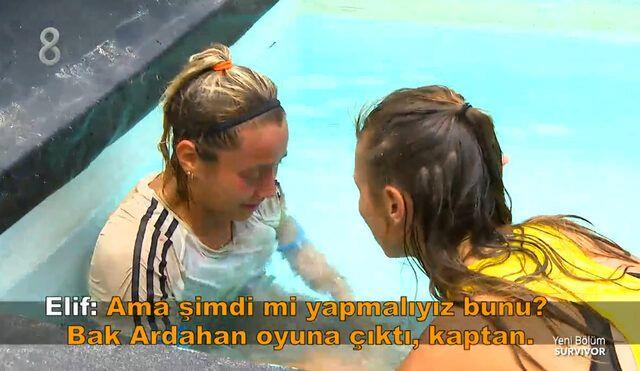 Parkurdaki havuza giren ve arkadalarndan uzaklaan Evrim uzun sre alad. Daha sonra takm arkada Elif'in yanna gittii Evrim, "Zorlanyorum, alamak istiyorum. Yenilince zlyorum" diyerek gzyalarna hakim olamad. Elif ise arkadana destek olarak sakinletirmeye alt.