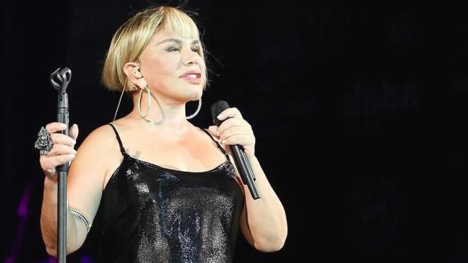 Mehmet Akif Ersoy&#8217;un 1908'den nce kald mahallenin eskileri, Sezen Aksu&#8217;nun evde iir yazacan dnp sevindiklerini ancak evin gzellik salonuna evrilmesinin ardndan hayal krkl yaadklarn aktard.