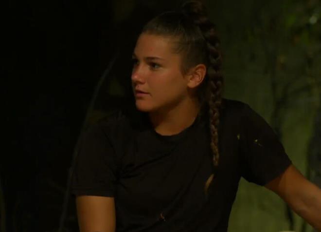 'A�ABEY OLARAK G�R�YORUM'<br>  Nisa ise "Her �ey i�in te�ekk�r ederim. B�yle bir �ey yok. Ersin a�abeyi nas�l g�r�yorsam sen de �ylesin. Mert a�abeyi de �yle" diyerek Sercan'� reddetmi�ti.