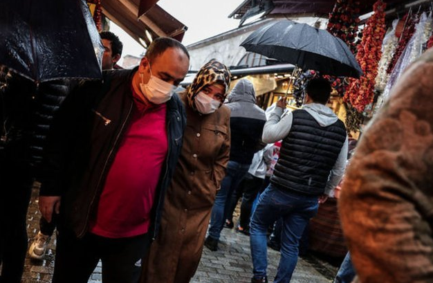 "Byle giderse ek tedbirler alacaz"  <br>  Valilikten u uyarlar yapld: Valiliimiz koordinesinde grevli denetim ekiplerimizce gerekletirilen denetimlerde vatandalarmzn; pazar yerlerinde, AVM&#8217;lerde, marketlerde, halka ak olan kalabalk alanlarda tedbirli olmadklar grlm ve vatandalarmza maske takmalar, sosyal mesafe kuralna uymalar ve el hijyenine dikkat etmeleri konusunda gerekli uyarlar yaplmtr.