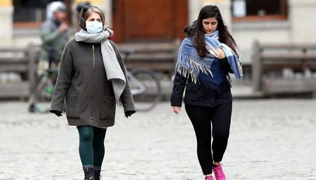 Yeni tespit edilecek vakalarn, vatandalarn maduriyet yaamamalar adna bulunduklar yerlerdeki hastanelere mracaat edebilecekleri ve o hastanelerde tedavi altna alnabilecekleri kaydedildi. lelerde tespit edilen hastalarnda, ilelerdeki hastanelerde tedavi altna alnaca renildi. Kentte yaanan vaka artnn Salk Bakanl tarafndan da takip edildii belirtildi.