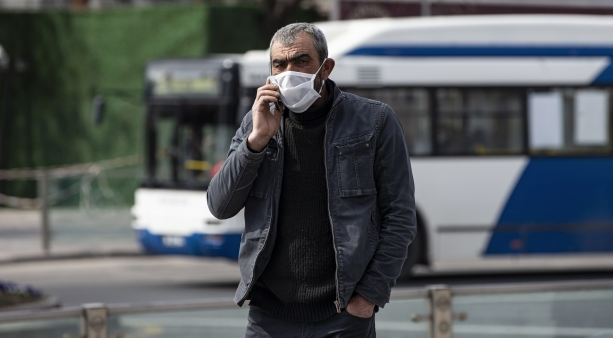 Hastanelerin kapasitesi doldu<br>    Konya'da pandemi hastanesi olarak belirlenen iki hastanenin kapasitenin dolmas zerine yeni tespit edilen vakalarn maduriyet yaamamalar adna bulunduklar yerlerdeki hastanelere mracaat edebilecekleri ve tedavi altna alnabilecekleri renildi.