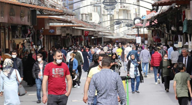 "Maalesef tekrar ykselie geti"  <br>  Nide Valisi Ylmaz imek, "Sevgili Nideliler;Maalesef ilimizde koronavirs pozitif vaka saylar tekrar trmana gemitir. Normalleme srecinde de ltfen kurallara uyalm Hijyene, Sosyal mesafe kuralna, Maske kullanmna dikkat edelim!" ifadelerini kulland.