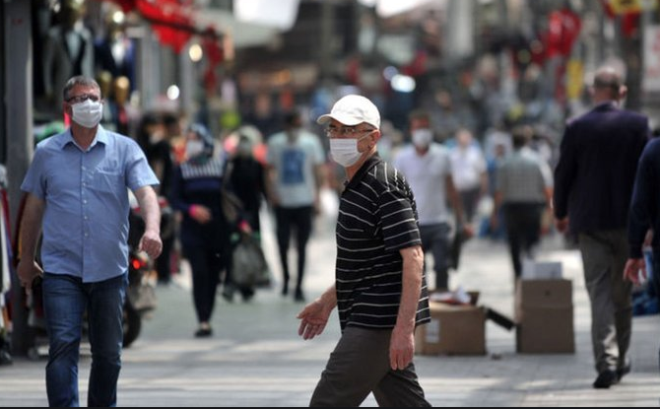 "hbar edin para cezas keselim"<br>    Kastamonu Valilii de koronavirs vakalarnn son gnlerde kent genelinde artmas zerine yazl bir aklama yaparak vatandalar yle uyard: Denetimle grevli kurumlar, denetimlerini ok daha youn bir ekilde yapmalar ve kurallara uymayanlara para cezas uygulamalar ynnde talimatlandrlmtr.