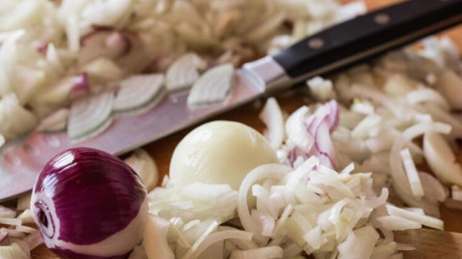 Soan: Soan ve sarmsak kalbinizin sal iin canla bala savaan yiyeceklerdir. Soann ierdii maddeler, kolesteroln oksitlenip damarlarn duvarlarna zarar vermesini engelliyor.