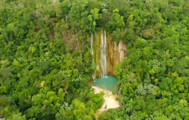 DL KIRMIZI TAKIMIN!<br>  Mcadelenin sonunda dl oyununu kazanan taraf krmz takm oldu. Bar, Berkan, Nisa ve Cemal Can nce Dominik sokaklarnn sonra da muhteem yemein tadn kard.