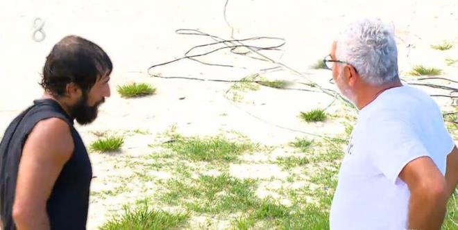 'YASN OYUNA DEVAM EDEMEZ'<br>  Parkuru birlikte bitiren iki yarmac, ayn anda atlara baladlar. Karlamay kazanan ise Berkan oldu. Oyun sonrasnda belindeki sakatl nedeniyle Doktor Metin Ku ile gren Yasin&#8217;in oyuna devam edemeyecei akland.