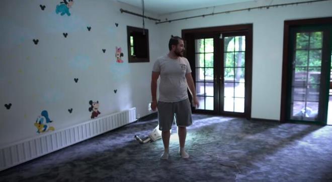 -Kuzey'in odas harika olmu. nanlmaz gzel. Duvarlarda resimler var.