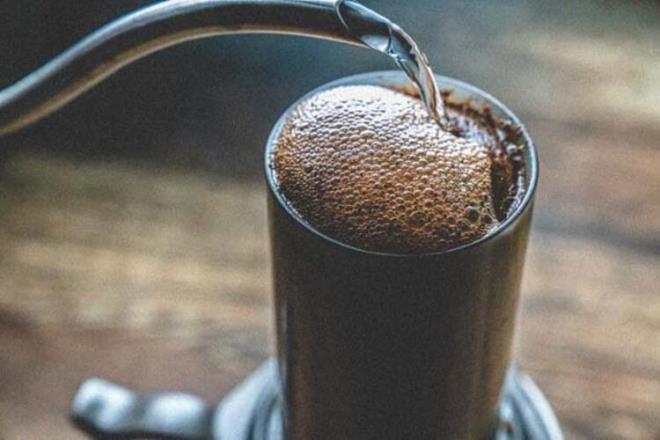 Ayn zamanda yeni ya hcrelerinin retimi de azalr. Bu ilem, yalnzca kafein ve kolrojenik asit ynnden zengin siyah kahve iildiinde gerekleir.