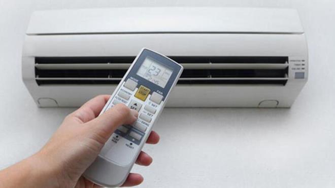  yerlerinde de mutlaka maske taklmal ve sosyal mesafe korunarak allmal. allan ortam srekli havalandrlmal.Yaz boyunca ak hava ve pencereler ak braklarak havalandrlan ortamlar tercih edilmeli. Kapal alanlarda asla kalabalk olmamak gerekir. ok az kiinin olduu klimal ortamlarda da klimann yn yukar doru olmal, havay direkt yze vermemeli. En nemlisi de klima filtrelerinin temizlenmi olmas.