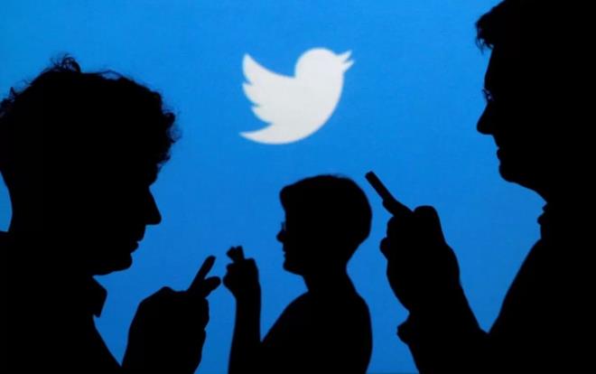 Kullanclarna 280 karakter snr ierisinde paylam yapma  imkan sunan Twitter platforma yeni bir zellik ekledi.