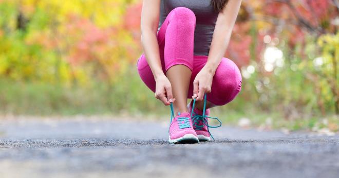 SPOR YAPARKEN KRAMPLARI NLER<br>      Spor yaparken daha salkl olmak iin dengeli beslenme, dzenli bir uyku ve yeterince su imeye dikkat etmek gerekiyor. Vcuttaki kas kitlesi arttka su ihtiyac da artyor. Spor yapmadan nce ve sonra iilen su, kramplarla baa kmada olduka etkili.