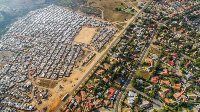 200&#8217;n zerinde lkede ve blgede grlen yeni tip corona virs pandemisi dnya genelinde 8 milyonu akn kiiyi enfekte ederken, dnya ekonomik ve toplumsal anlamda byk bir snav veriyor. Bununla birlikte pandemi, dnyann ekonomik eitsizliin bir ayrac olmay da srdryor.