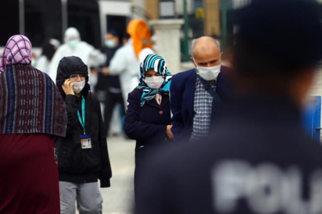 Ak havada yaplan faaliyetlerden bulama riski ok dk.Ofis, dini mekanlar, sinema veya tiyatro salonlar gibi kapal alanlarda bir araya gelinmesi halinde bulama riski ok yksek.