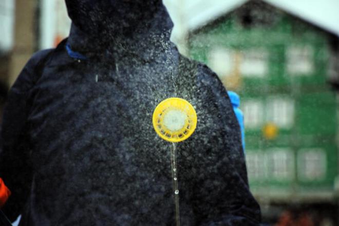 Virsn hasta edecek ekilde bulamas iin yaklak olarak 1000 adet virs ieren zerrecik alnmas gerekiyor. Buna gre:Nefes alp verme dakikada 20'den fazla virsl partikln solunmasna sebep olabilir.