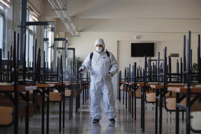 5-Virs tayan kiinin yaklak 2 metre yaknnda bulunulmas halinde: Bu sre 45 dakikadan azsa dk risk...Byle bir kiiyle yz yze sohbet edilmesi (maskeli olarak): Bu sre 4 dakikadan azsa dk risk...Byle bir kiinin yryerek/koarak/bisikletle yannzdan gemesi: Dk risk