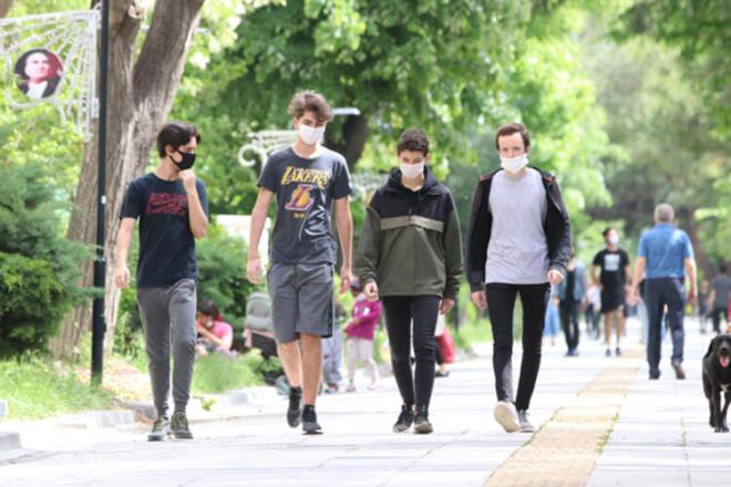 Konuma dakikada 200'den fazla virsl partikln solunmasna sebep olabilir.ksrme: ~200 milyon partikl (yi havalandrlmayan ortamlarda hasta etmeye yetecek kadar saatlerce havada kalabilir)