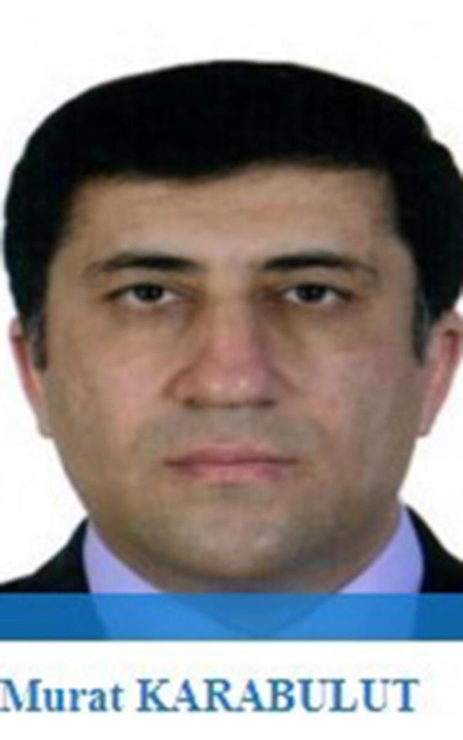 FET'nn bir dnem 'MT imam' olan Murat Karabulut, 4 ubat 2014'te firar ettikten sonra 'Asya mam' olarak grevlendirildi. 17/25 Aralk sreci ve MT'e kumpastan yarglanan Karabulut, FET elebann yannda.