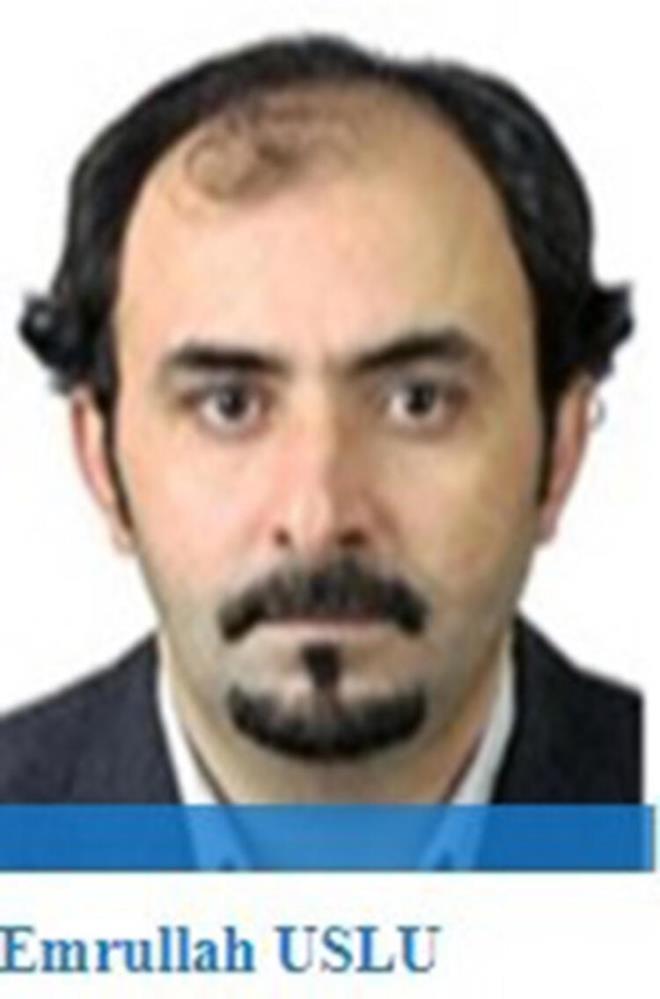 Rtbesi alnan eski Emniyet Genel Mdrl personeli olan Emrullah Uslu, basnda kendini Emre Uslu diye tantyor. ABD'de yaayan Uslu, "sorumlu" dzeyde. Rus Bykeli Karlov suikast faili Altnta'n FET/PDY'nin amac dorultusunda dzenledii saldrdan sonra sosyal medyada alg operasyonu balatt.    lke ve dnya kamuoyunu yanltmak amacyla saldr arkasnda El Kaide-El Nusra terr rgtlerinin olduunu iddia eden paylamlarda bulundu.