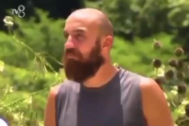 "Peinden koan o da olmad ama tek tarafl da yaanmad baz eyler. Olaylara ahit olan bir sr arkadam var. Aycan, Ezgi, Akm&#8230; Burada da Cemal Can da ahit. Ona da sorabilirsiniz. Anlatacaklarm bu kadar. Herkes bilsin istedim. "