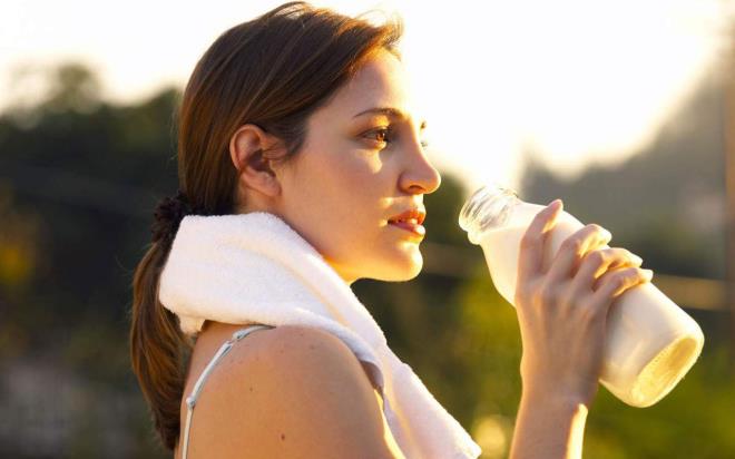 GNDE K BARDAK <br>    Uzmanlar, vcudun gl ve salkl kalabilmesi iin en yksek protein kaynaklarndan biri olan stn her gn tketilmesinin nemine dikkat ekiyor. Acbadem niversitesi Beslenme ve Diyetetik Blm Bakan Prof. Dr. Murat Ba &#8220;Beslenme dzenimizde nemli protein kayna sttr. 1 litre st 32 gram protein ierir.