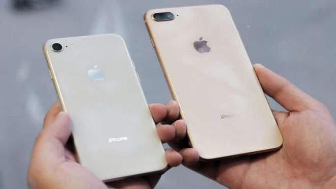 iPhone 8 Plus    <br>Gncellemeyi alacak. iPhone 8 serisi, yeni iPhone SE modelini saymazsak Home tuunun bulunduu son iPhone modellerinden biri. iPhone 8 Plus, yatay olarak iki arka kamera kullanyor.