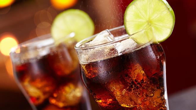 13-Souk kahveler ve milkshakeler<br>  Souk kahvelerinizde tam yal stlerden daha ok buz olsun. Baz kahvelere dondurma da eklenir, dondurmasz olanlar tercih etmeye aln. Gnde 1-2 fincandan fazla kahve tketmeyin. Kremal ve tam yal stle hazrlanan milkshakelerden uzak durun. Yaz susuzluunu su, ev yapm ekersiz limonatalar veya kompostolar, hindistan cevizi suyu, souk bitkisel aylar ile giderin.