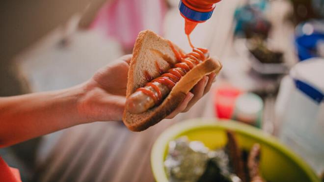 7-Sosisli sandvi<br>  Yasz sr eti, yasz dana veya hindili sandviler tercih edilmeli. indeki malzemeleri de basit tutup doranm soan ve biraz hardal ile sandvi yapm tamamlanmal.