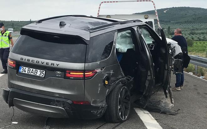 Hastane knda gazetecilere aklamalarda bulunan arkc Alian, "Ben hayatmda ilk kez kaza yaptm. En kts tabi ocuum ve eim arabadayd. Arabada can tayoruz. Niye oldu, niye kaza yaptk onu bile anlamadm. Dmdz yolda bir anda dumanlar geldi, lastik frlad bir eyler oldu. Saa sola bariyerlere arpmaya baladk. Ondan sonra da takla attk. Tek dndm takla atarken hibirimize bir ey olmamasyd. Sonra araba ters dt. O srada Buse&#8217;ye baktm. Durumu iyiydi hemen 155&#8217;i arad. Ben de tekmeyle cam krp kapy atm. Burak&#8217;la Marianne&#8217;i aldm. Onlarda ve Buse&#8217;de bir ey olmadn grnce, 'ok kr' dedim. Sonra arabadan ktk. Arabann haline baktm o arabadan sa kmamz Allah&#8217;n bir takdiri" dedi.