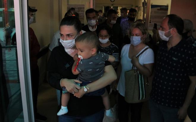 Ayrca Manisa Valisi Yardmcs nal akc da hastanede Alian ve ailesini yalnz brakmad.      Alian ve ailesi stanbul&#8217;a dnmek zere Manisa&#8217;dan ayrld.