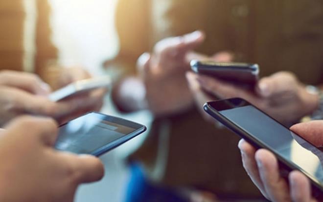 Operatrlerin taahhtl kampanyalarla sattklar cep telefonlar, tketicinin borcunu dememesi zerine cihaz kara listeye alnacak ve haberleme hizmeti verilmeyecek. Ayrca 7 yldr kullanlmayan cihazlarn IMEI'leri de kara listeye alnacak. Vatandalarn yllar nce kullandklar ve bir kenara atlan eski telefonlara kaytl IMEI numaralarnn, kaak ekilde yurda sokulan veya alnt telefonlarn IMEI numaralar ile deitirilerek kullanma almalarnn nne geilecek. Sz konusu yasann 2019 ylnda sunulduu fakat uygulamaya henz koyulmad belirtildi.