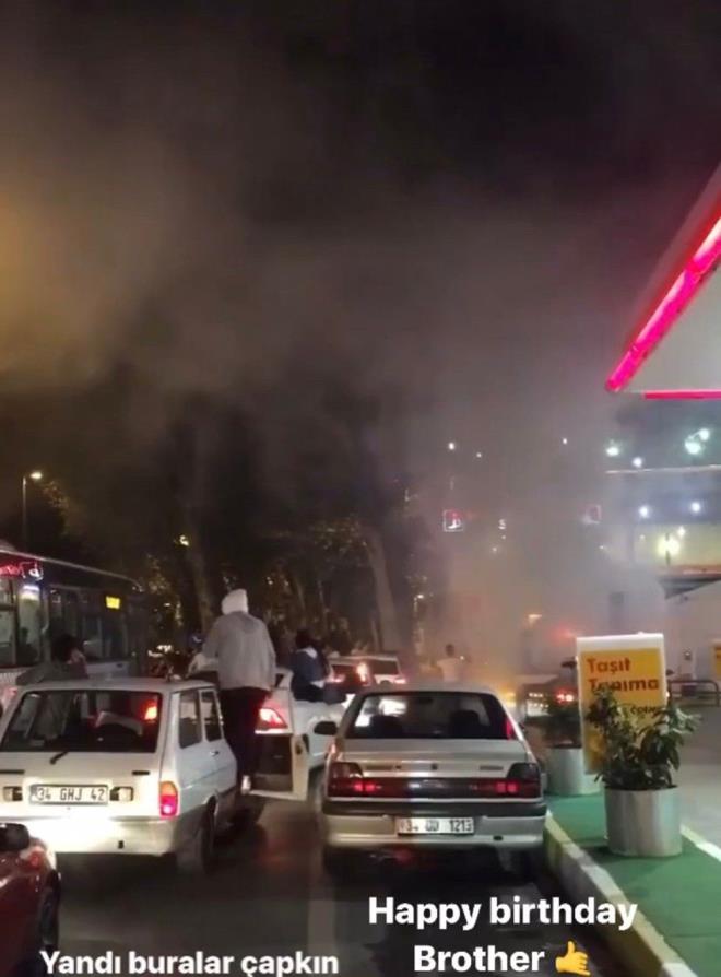 ileri Bakanl tarafndan &#8220;asker uurlamas&#8221; ynnde tedbir alnmas konusunda 81 il valiliine talimat verilmesine ramen stanbul yine asker uurlama taknlklarna sahne oldu.