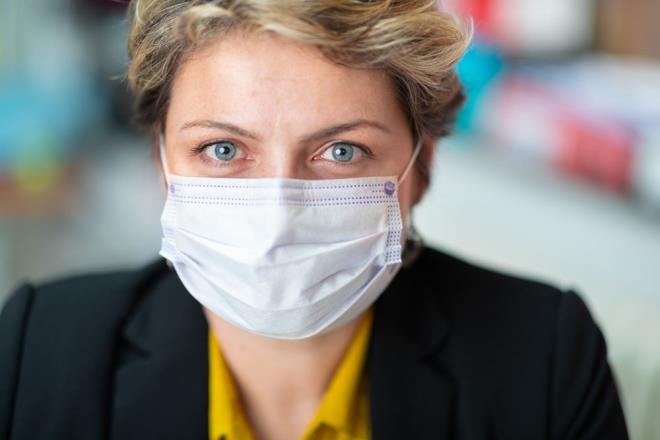 <p>KADINLARDA COVD-19&#8217;UN EN OK LDRD MESLEKLER</p>                              <ol>    <li>Kuafr ve berberler - yz binde 31,0</li>    <li>Hkmet yneticileri - yz binde 23,4</li>    <li>Bakclar - yz binde19,1</li>    <li>Sat asistanlar - yz binde 15,3</li>    <li>Hemireler - yz binde 15,3</li>    <li>Otel ve konaklama hizmeti alanlar - yz binde 14,8</li>    <li>Rehabilitasyon alanlar - yz binde 11,8</li>    <li>ocuk bakm ile ilgli hizmetler - yz binde 6,8</li>    <li>Sekreterler - yz binde 6,2</li>    <li>retmenler - yz binde 6</li>  </ol></p>