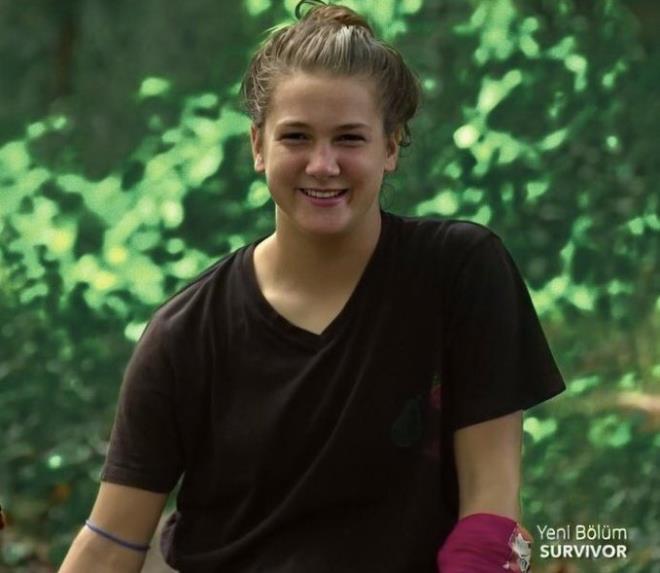 Survivor 2020'nin 30 Haziran Sal akam yaynlanan son blmnde mavi takmn galibiyetiyle sonulanan iletiim oyunu sonras, Survivor'da adaya veda eden ismi belirlemek iin konsey topland. Nisa, Berkan ve Bar'n potada olduu gecede, Survivor 2020 SMS sralamasna gre bir yarmac Survivor'a veda etti.