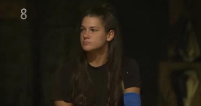 TV8 ekranlarnda yaynlanan Survivor'da yar final mcadelesi devam ederken, her hafta sal akam dzenlenen eleme konseyiyle gecenin sonunda Survivor'da elenen isim belli oldu. Survivor'un 123. blmnde, ilk olarak iletiim oyununda kar karya gelen krmz ve mavi takm daha sonra eleme heyecanna ortak oldu. Yarmaclarn sevdikleri ile iletiim kurmada araclk eden iletiim oyunu bu hafta 5 dl deeri tad.Konseyde aklanan Survivor SMS oylamas ise potada olan Nisa, Berkan ve Bar'n kaderini belirledi.