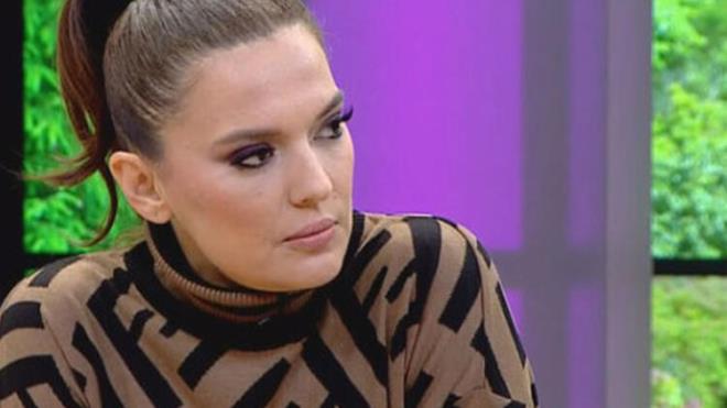 'SEN DESTEKLEMEKTEN NEFRET ETTK'<br>  Demet Akaln'n "Ayy sen imdi dalgam getin Nisa&#8217;yla? Seni sevip desteklemekten nasl nefret ettik son 1 ay bir bilsen! Nisa gnllerin ampiyonu oldu ya sen?" mesaj sosyal medyay sallad.