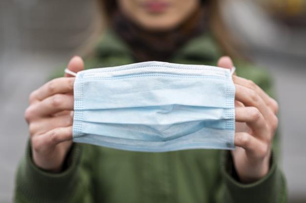 Do. Dr. zge ayrca "Telli maske burada ok kritik; nk kurutucu etken aslnda nefes alp verdiimiz havann gze gelmesi. Bunu herhangi bir telli maske ok rahatlkla engelleyebilir. En azndan gz kuruluu olma ihtimalini drr" dedi.