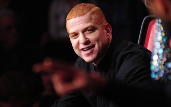 Esra Albayrak&#8217; hedef alan bu irkin yorumlara bir tepki de zaman zaman sosyal medya hesaplarndan yapt yorumlarla gndem olan Gkhan zouz'dan geldi.