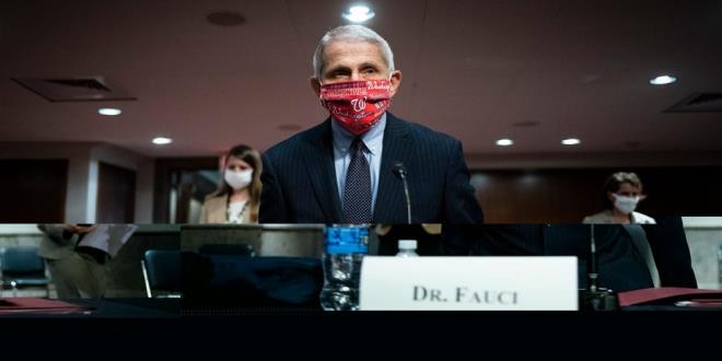 ABD ULUSAL ALERJ VE BULAI HASTALIKLAR ENSTTS DREKTR'NDEN AIKLAMA<br>  Virs mutasyonu hakknda "The Cell" dergisinde yaymlan aratrmaya atf yapan ABD Ulusal Alerji ve Bulac Hastalklar Enstits Direktr Dr. Anthony Fauci,  "Veriler, virsn, (covid-19) daha kolay oalabilen, daha youn bulac ierie sahip tekil bir mutasyonunun olduunu gsteriyor. Bu mutasyonda virs daha kolay oalp aktarlabilir hale geliyor" ifadesini kulland.  <br>  "G614" adl verilen trn, dnyada grlen en yaygn mutasyon olduuna, yerel enfeksiyonlarn en erken ortaya kt yerlerde dahi hakim haline geldiine dikkati eken Fauci, "Virs trnn bir uyum avantaj olduu anlalyor, bu bulacl artran bir faktr olabilir" deerlendirmesinde bulundu.