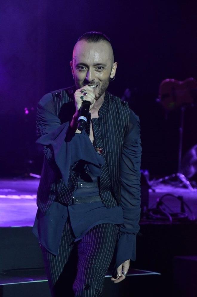 "Youn destek ve sevgi mesajlarnz iim byyerek okuyor ve kabul ediyorum. Bugne dek mziimle anlatmak istediim eyin ne kadar iyi anlaldn yine sizin yazdklarnzdan anlyor ve daha da gl hissediyorum."  <br>  "Mziimi yapmaya, hikayeler anlatmaya ve bu lkenin bir paras olmaya gnlden devam edeceim. Bir baka snavda grmek zere&#8230;"