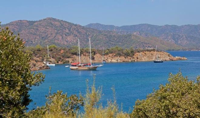 Gcek'ten aldktan sonra srayla Gcek Adas, Yassca Adalar, Zeytin Adas, Tersane Adas ve Domuz Adas adnda be ada bulunuyor. Yassca Adalar en by&#8230; inde kk bir glet olan birka kk adadan olumakta&#8230; Ada yry yapmak iin ok uygun.