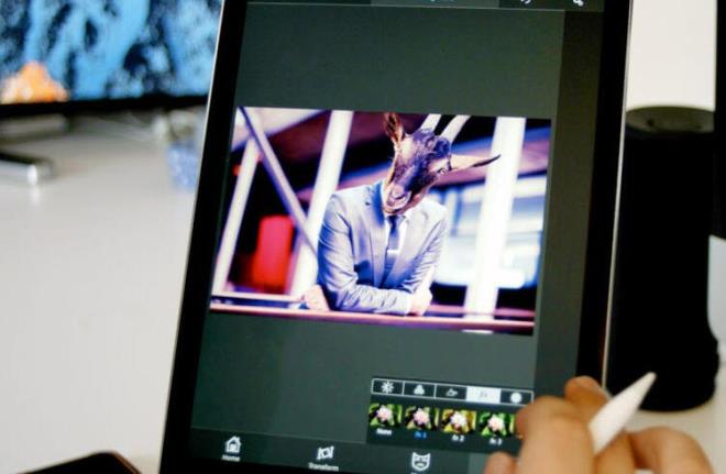 ArtFlipPhotoEditing  <br>  Fotoraflarnz sanat eserine dntren Art Editr, Prisma benzeri bir uygulama; ancak hi de gvenilir deil!