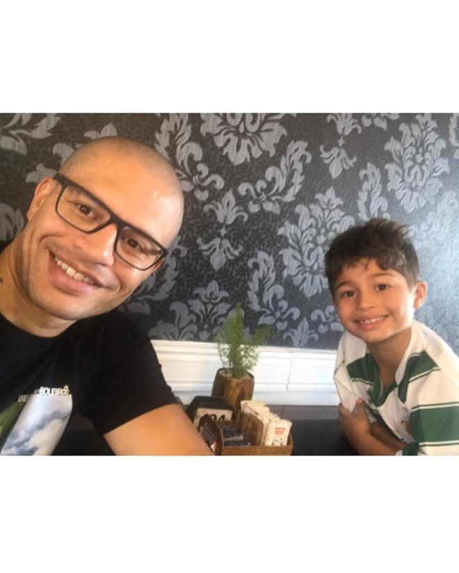 10'uncu yana giren Felipe'nin birok grselinin bulunduu paylamda ikilinin son hali dikkat ekti. Taraftarlar Felipe iin "Babasnn ikizi olmu. Acilen Fenerbahe'nin altyapsna alnsn" yorumlar yapt.