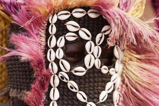 1862 ylnda Amerikal gk bilimci Alvan Graham Clark yeni bir teleskopu denerken bu yldz kefetmi ve Sirius &#8216;B&#8217; ismini vermiti. Ayrca Sirius B&#8217;nin bir &#8216;cce yldz&#8217; olduu 1920&#8217;lerde ortaya kt. Cce yldzlar olduka soluk kl kk fakat youn yldzlardr.